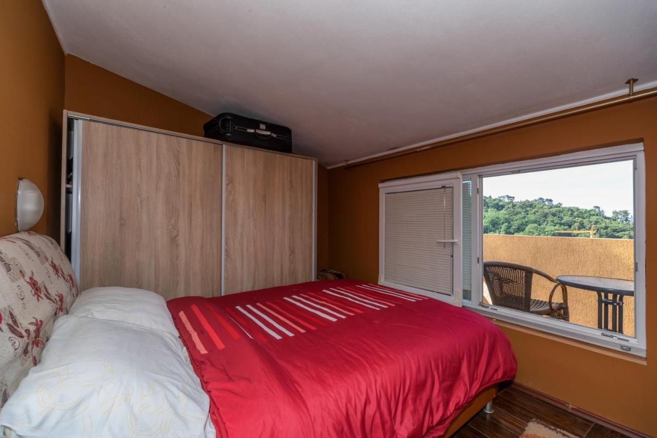 Apartments Pod Lozom With Seaview Petrovac Room photo