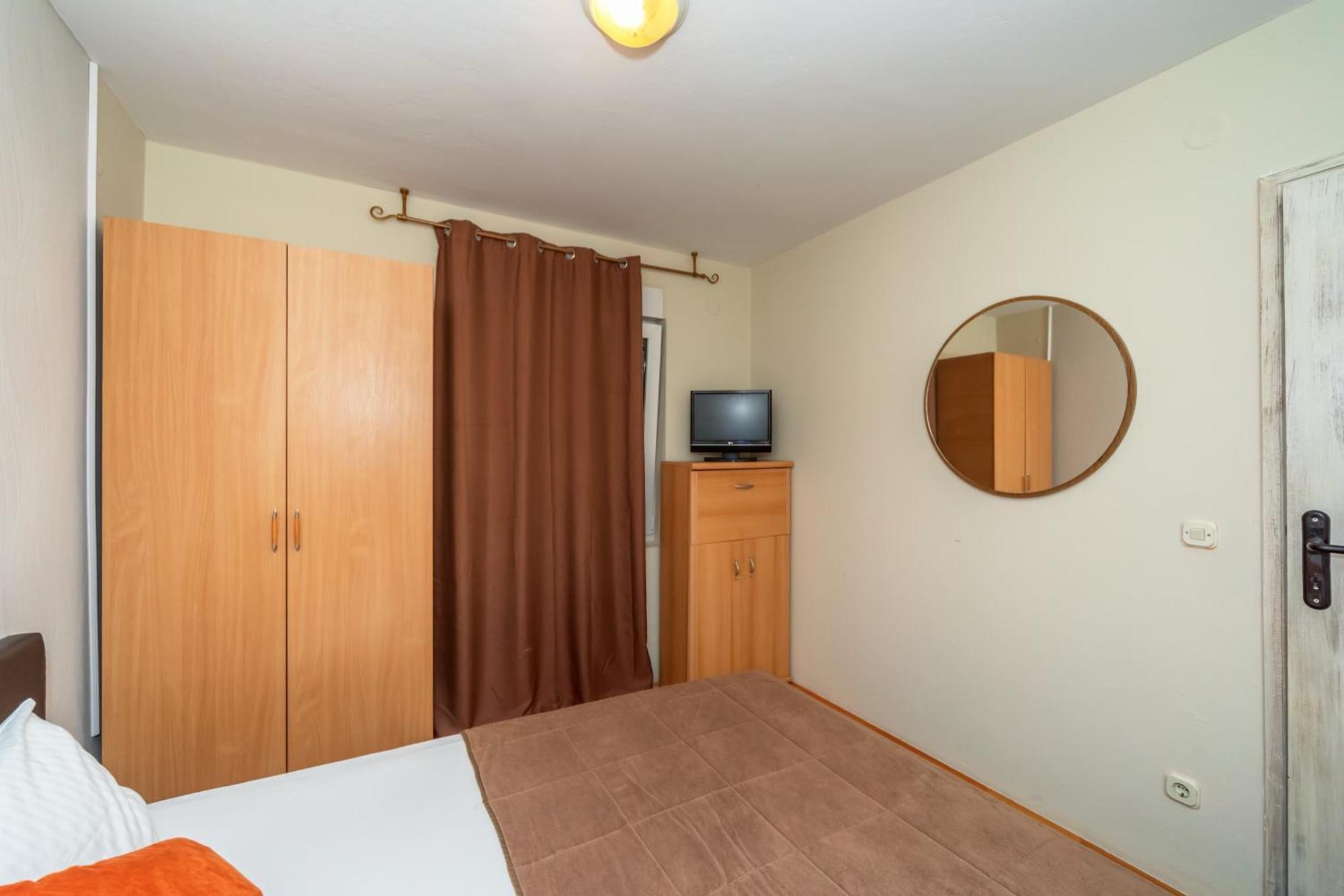 Apartments Pod Lozom With Seaview Petrovac Room photo